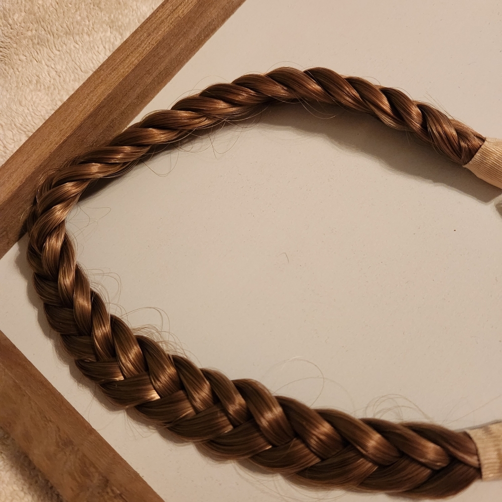 Madison Braids hairpiece (Light brown)